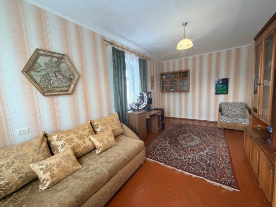 Продам 1- но кім в історічній частині м. Чернігова (вул. Шевченко 33А) Чернигов