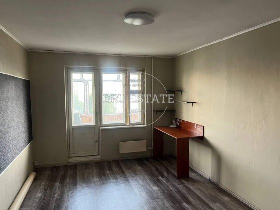 Продаж 2 к квартири Троєщина 8й поверх Київ