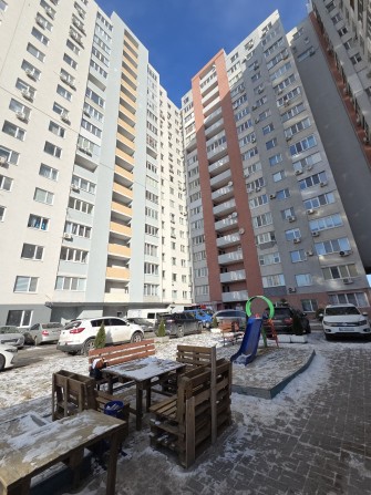 Терміново! Панорамний вид, 2 кімнатна, тихий Центр 18пов. - фото 1