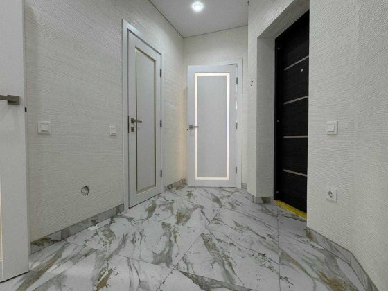 Продається сучасна двох кімнатна новобудова по вул. Щербанюка Черновцы