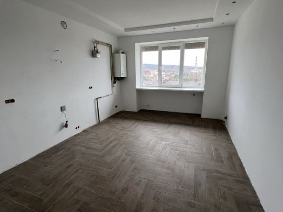 Продаж великоі 3кім квартири в центрі Ужгород