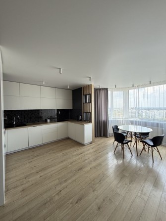 Простора квартира в центрі міста з неймовірним видом - фото 1