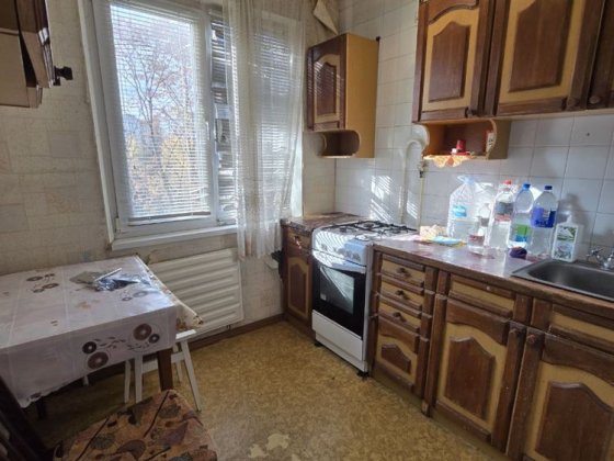 Простора 2-кімнатна під ремонт | район Космонавтів Чернигов