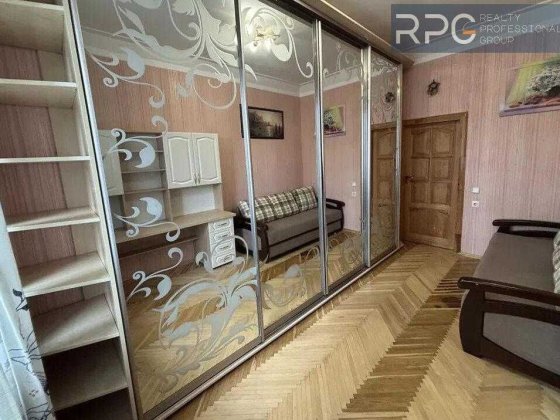 Проаж 2- квартири СТАЛІНКА метро Виставковий Центр Київ