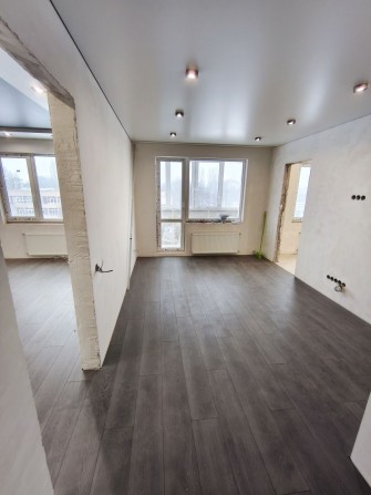 Простора 2 кімнатна квартира з ремонтом район Д - фото 1