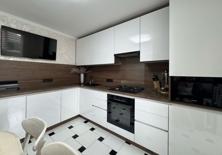 Продам 2-кімнатну квартиру з ремонтом та АГВ - фото 1