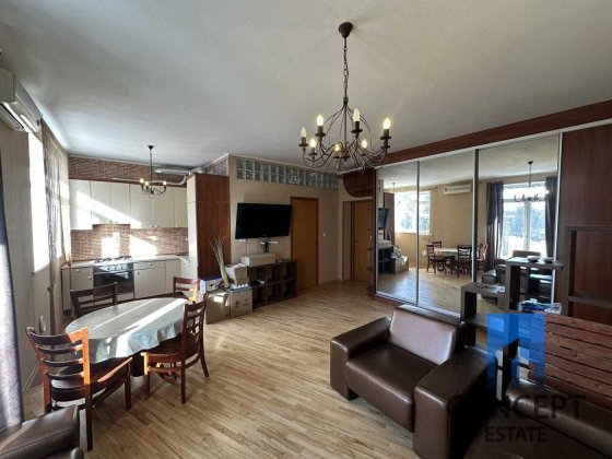 Продам видовую 2к сталинку на ул. Героев Крут. Яворницкого. Нагорка!