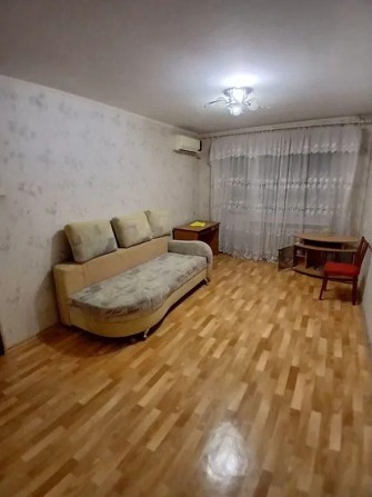 Продам 3-комн квартиру в районе Янтарная ул. - фото 1