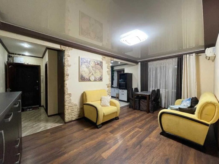 Продам 3-кімнатну квартиру, вул. Незалежності /пр.О.Поля - фото 1