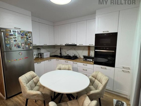 Продаж трикімнатної квартири по вул.Заньковецької Ужгород