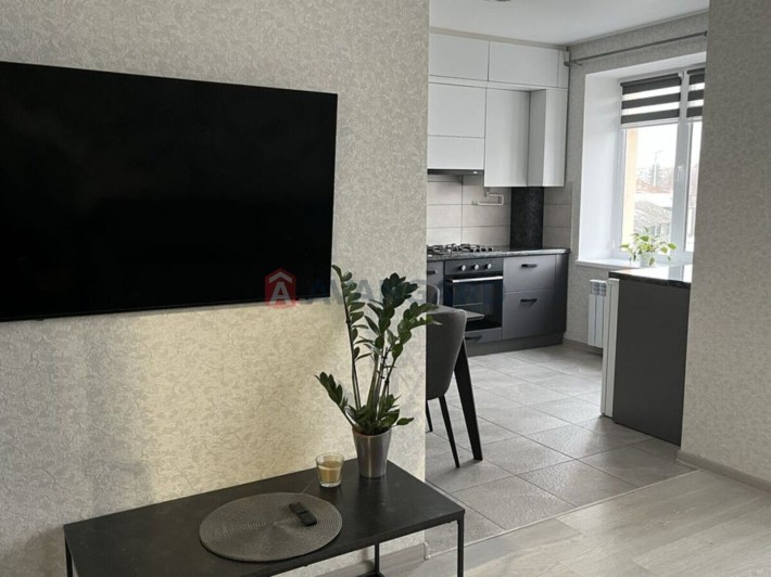 Сучасна двокімнатна квартира в новому будинку - фото 1