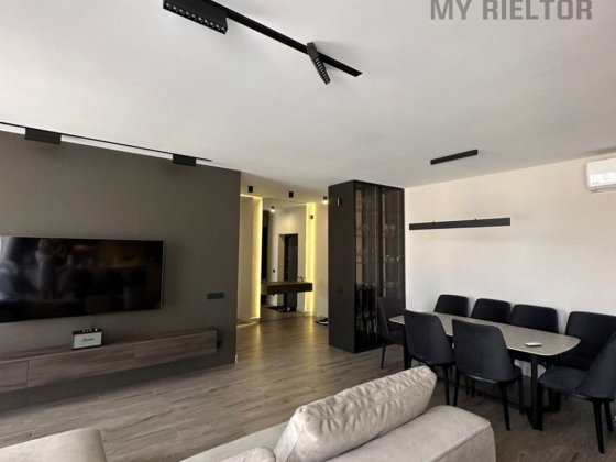 Продаж двокімнатної великої квартири в центрі міста Ужгород