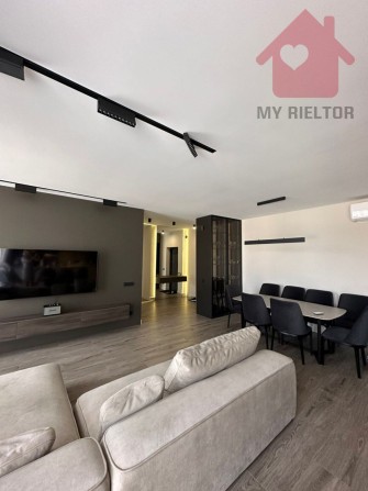 Продаж двокімнатної великої квартири в центрі міста - фото 1