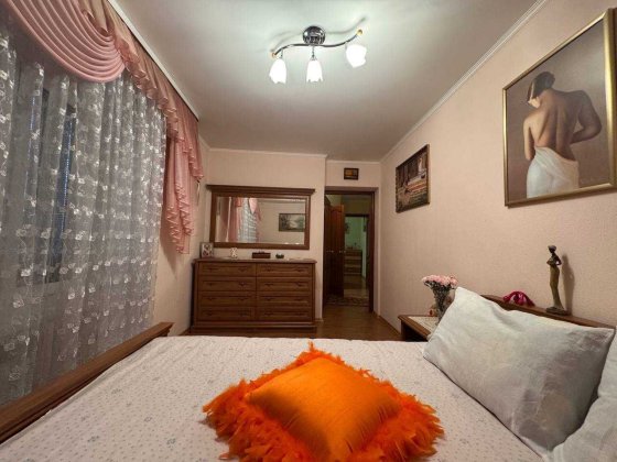 Простора 3 кімнатна квартира в центрі міста Чернігів