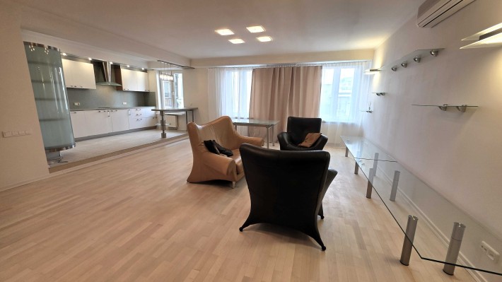 Продаж 3-к. квартири 141 м², вул. Назарівська, Відеоогляд, без % - фото 1