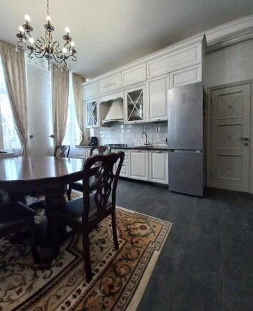 Простора 3-кімнатна квартира з ремонтом в самому Центрі, вул. Соборна - фото 1