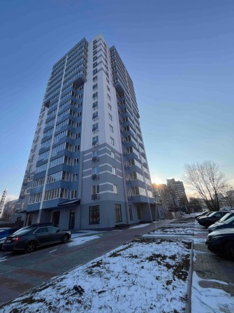 Терміновий продаж просторої 3-х кімнатної квартири на Митниці. - фото 1