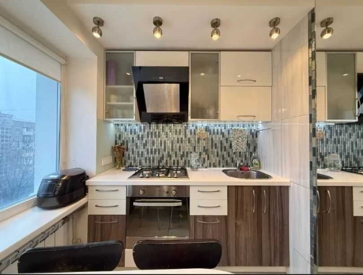 3 кім 70 м2 КАП РЕМОНТ висотка р-н НЕЗАЛЕЖНОСТІ (Титова) (718981) - фото 1