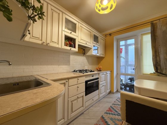 Продам 2-ух ком кв просторную Кирпич Тополь 3 от Созидателя Дніпро