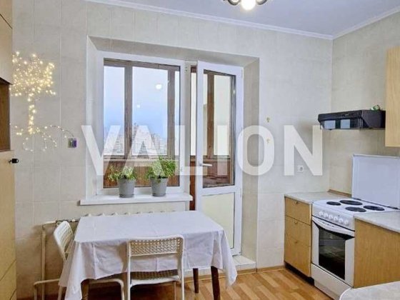 Продаж 1 кімнатної квартири, вул. Ялтинская 15. Дарницький р-н Киев