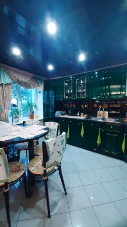 ЕКСКЛЮЗИВНА трикімнатна кв-ра 95м2 з кухнею-студією в р-ні Площі! - фото 1