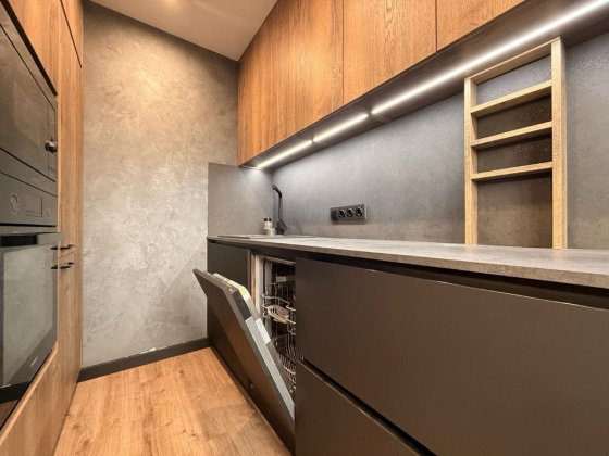 Продам 2-ух ком квартиру Дизайнерский ремонт Шевченковский район Дніпро