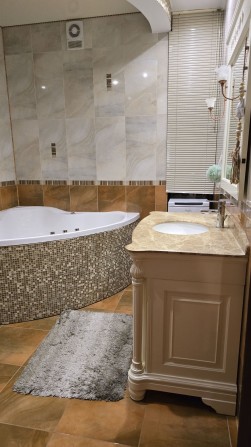 ПРОДАЄТЬСЯ 2 - х кімнатна квартира з ремонтом, вул. Г Дніпра, 19. - фото 1