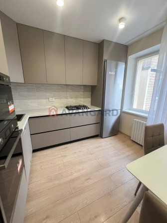 Продам 3х комнатную квартиру с капитальным ремонтом - фото 1