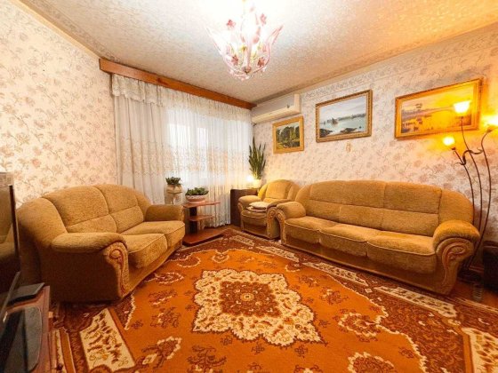 Продам квартиру 100м2 в Центре с видом на набережную.