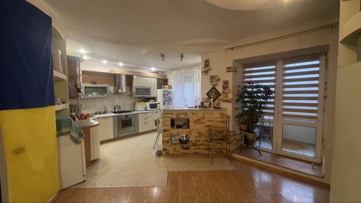 Продам 3-х комнатную квартиру в Центре - фото 1