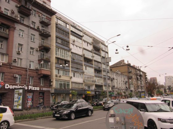 Двухкомнатная продам  ул Бассейная Киев