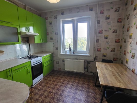 Продається 4х кімнатна квартира Чернигов