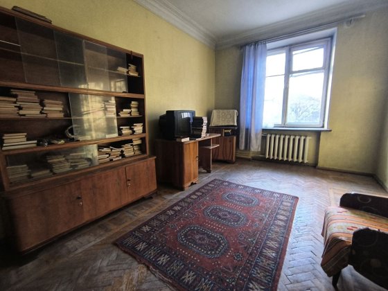 Продається 2 кім.кв Центр, Театральна Житомир