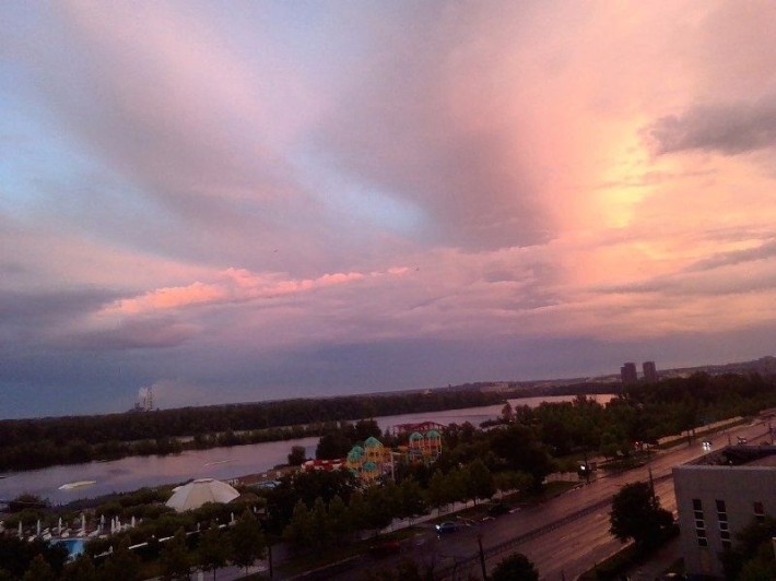 Продам видову 1 кімнатну квартиру з видом на річку Дніпро та сквер. - фото 1