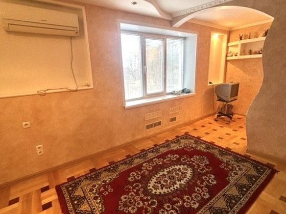 Продается 2 ком кв в Осипенковском р-не по ул Узбекистанская Запорожье