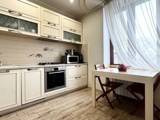 4х кімнатна кв.в центрі (р-н Сталеварів) ЗАХОДЬ І ЖИВИ! Запорожье