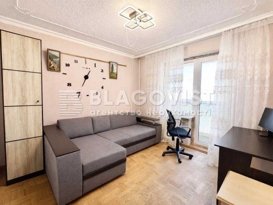 Продаж 4-х кімн кв-ри 90м2 вул.Ревуцького 44Б м.Харківська Киев