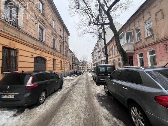 Вулиця Богдана Хмельницького (ближній центр) квартира з ремонтом Львов