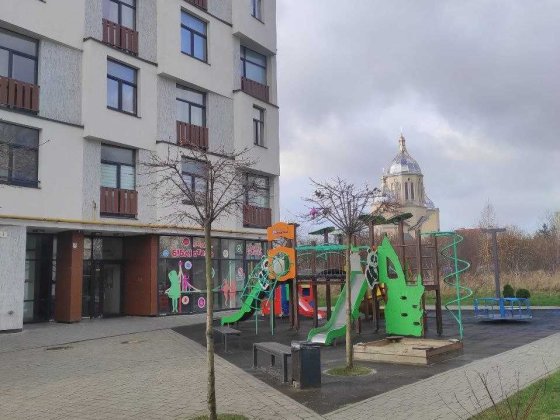 Продаж 2кім квартири з частковим ремонтом Львів