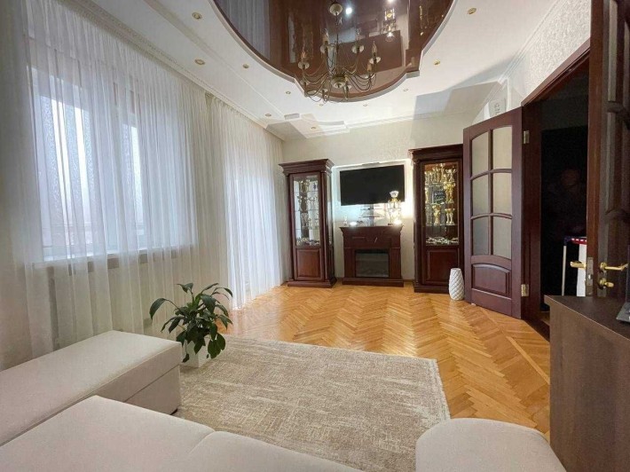 Продаж шикарної 3-х кімн Сталінки в Центрі міста - фото 1