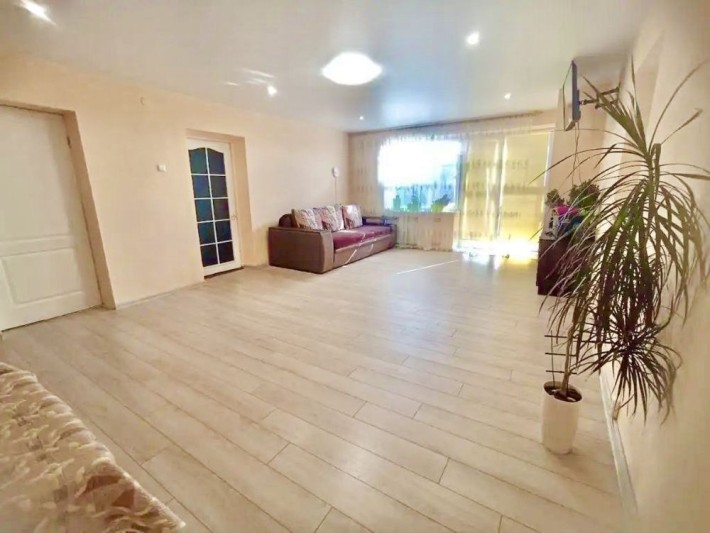 Продам Огромную 4к квартиру. ЖИЛОЕ состояния. БЕЗНАЛ - Да !!! - фото 1