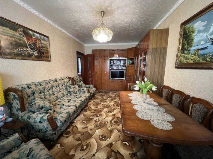 Простора 4-кімнатна квартира в районі Малікова - фото 1