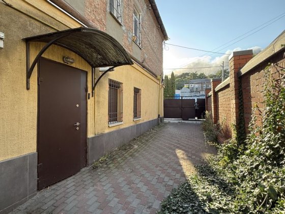 Продам квартиру в Центрі з окремим входом офіс магазин