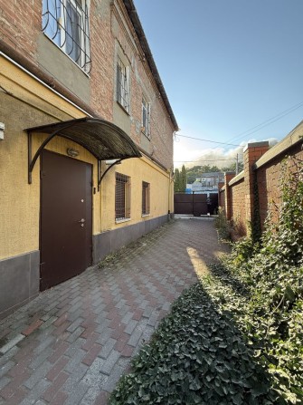 Продам квартиру в Центрі з окремим входом офіс магазин - фото 1