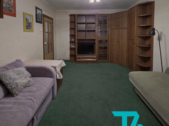 Продам двокімнатну з газом, централізованою гарячою водою і опаленням! Киев