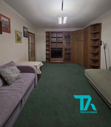 Продам двокімнатну з газом, централізованою гарячою водою і опаленням! - фото 1