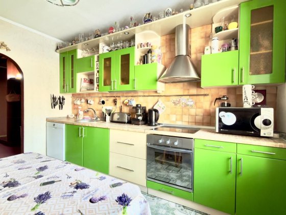 Простора 3-к квартира 90 м² просп. Бажана 26 Киев