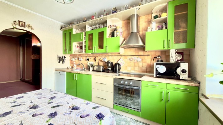 Простора 3-к квартира 90 м² просп. Бажана 26 - фото 1