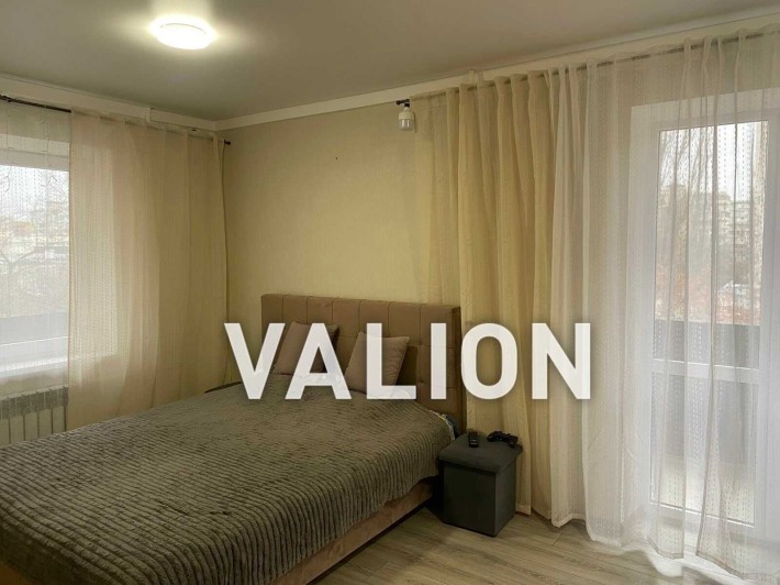 Продаж під бізнес по вул. Івасюка 19а, 3/4 частини квартири - фото 1