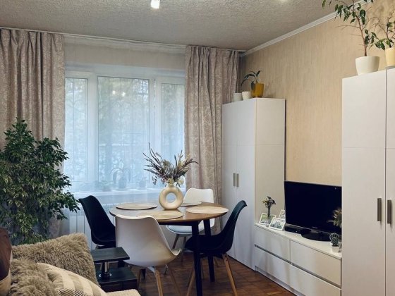 Продам 3 кім.кв. на Солов'яненка 8 Київ